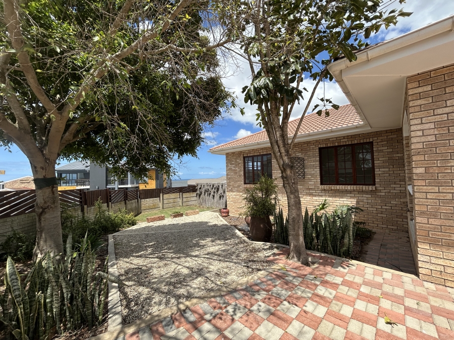 3 Bedroom Property for Sale in Wavecrest Eastern Cape